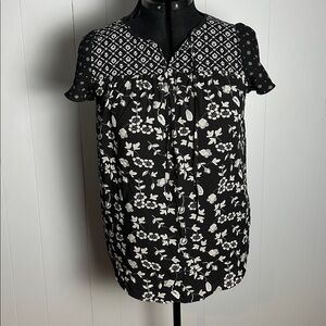 🔥 2 for $10- Items currently listed $10 or less! 
  Floral Women's Top Dalia M